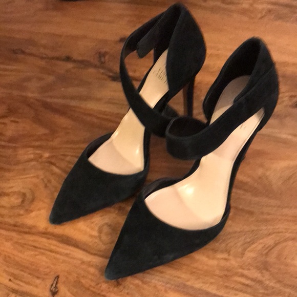 Vince Camuto Shoes - HP! 🍾 Vince Camuto Black suede heels Size 7.5